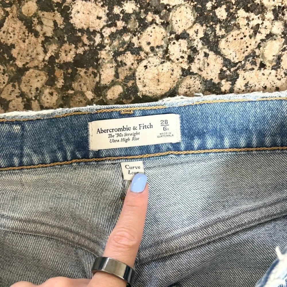 Abercrombie & Fitch 90s Straight High Rise Blue Jeans Size 28/6R Curve Slit